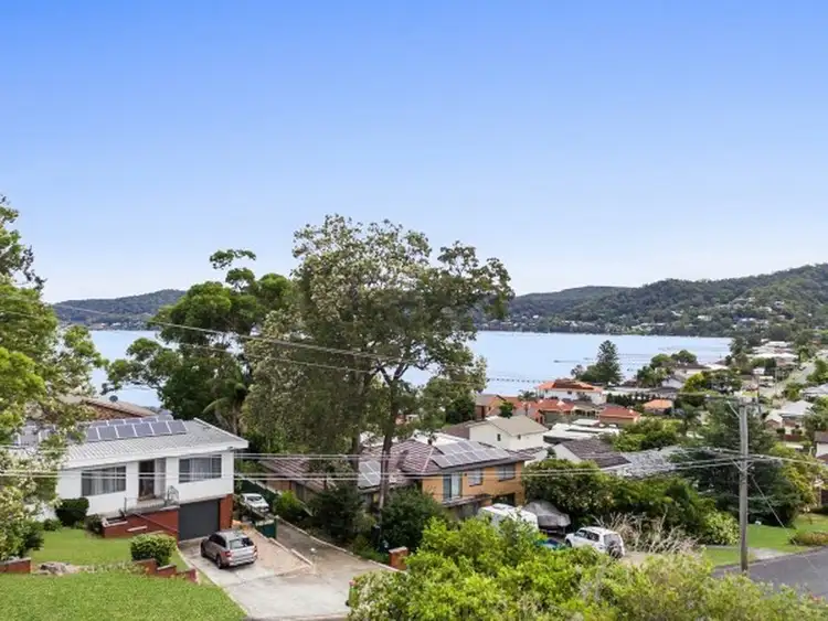 24 Coogee Road, Point Clare NSW 2250