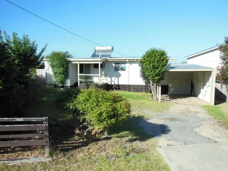 33 Capes Road, Lakes Entrance VIC 3909