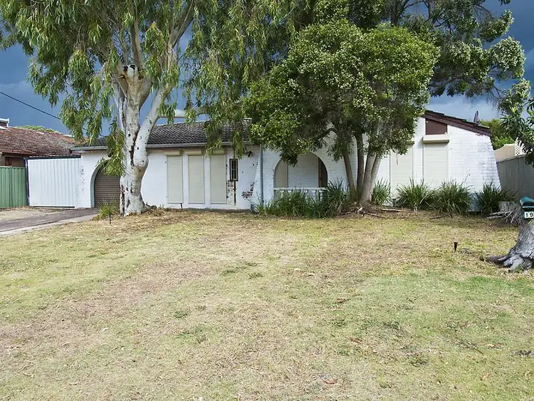 19 Diosma Way, Forrestfield WA 6058