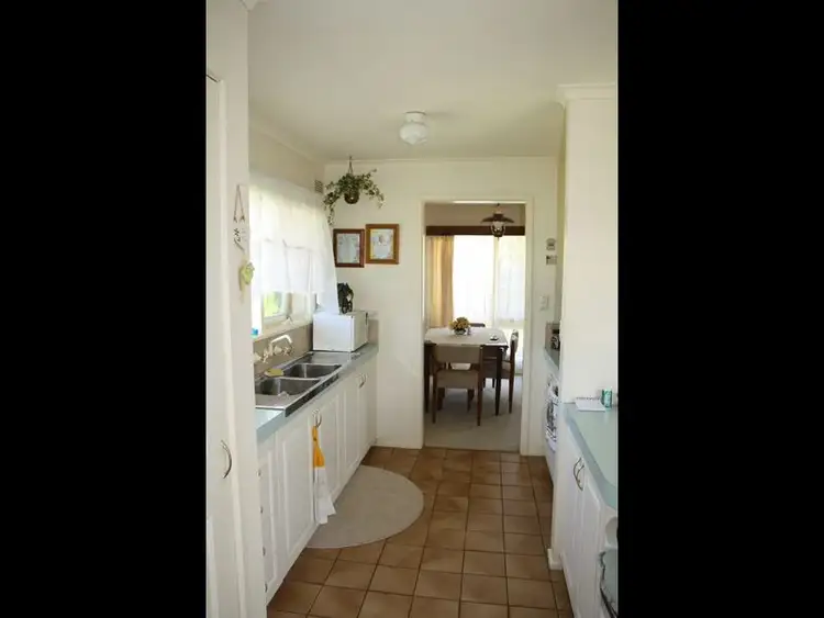 Seventh view of Homely house listing, 7 Beckly Court, Bairnsdale VIC 3875