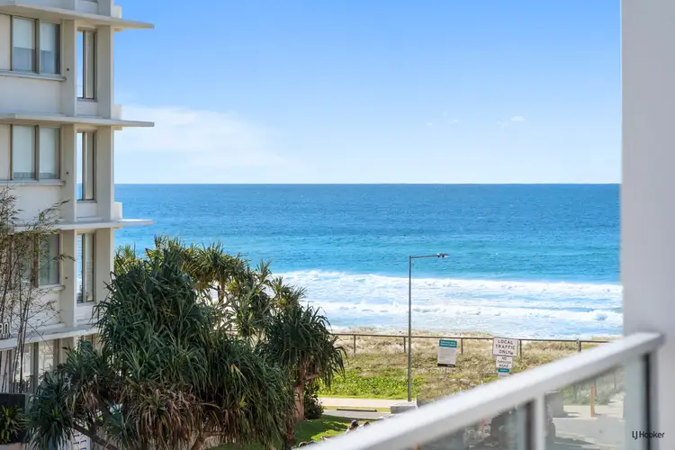 4/4 Twenty Seventh Avenue, Palm Beach QLD 4221