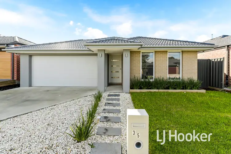 35 Revelstoke Crescent, Pakenham VIC 3810