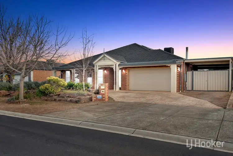 11 Carlyon Close, Melton West VIC 3337