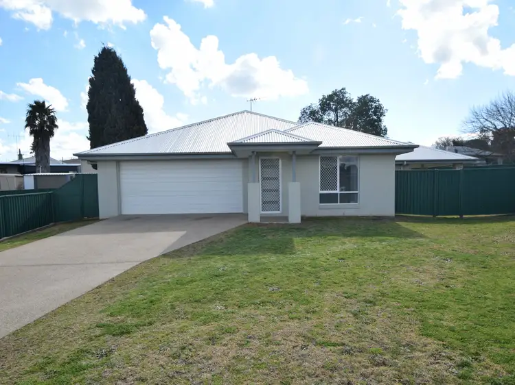 7 Molloy Place, Young NSW 2594
