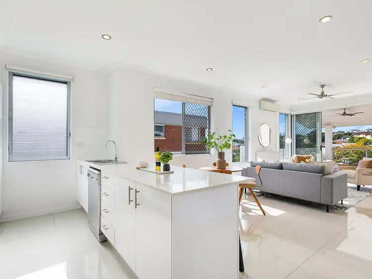 3/64 Pembroke Road, Coorparoo QLD 4151