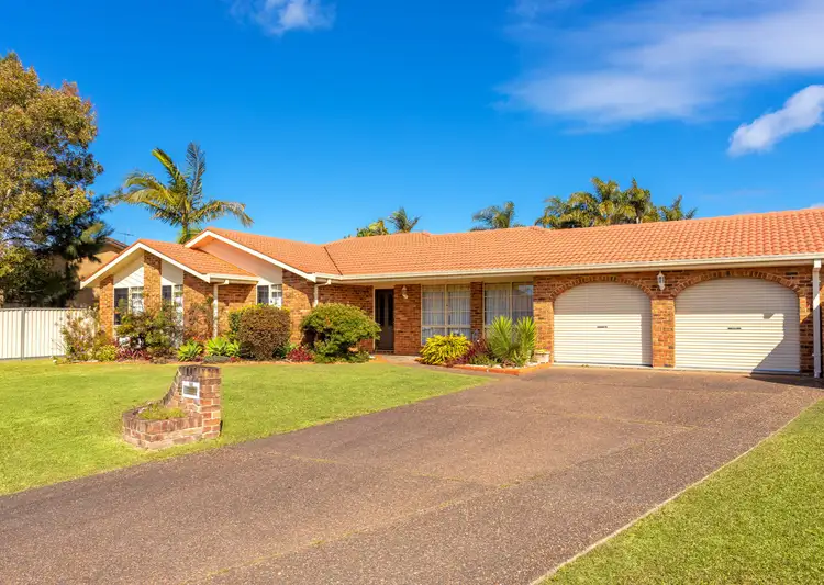 4 Newlan Court, Old Bar NSW 2430
