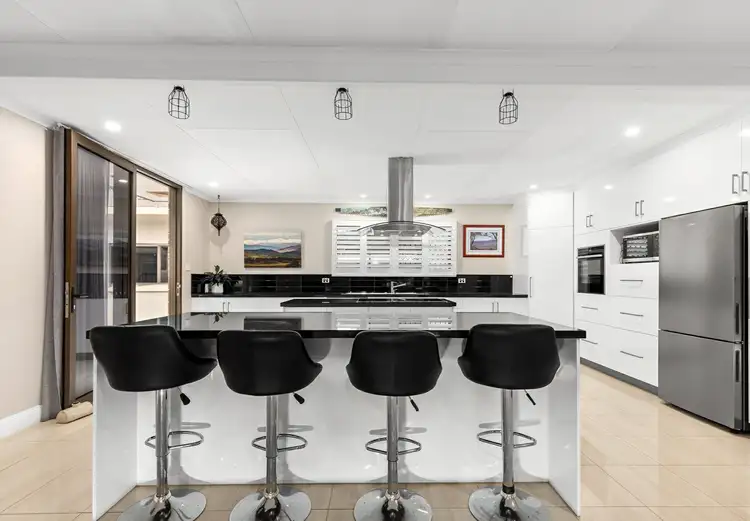 6 Hook Close, Brinsmead QLD 4870