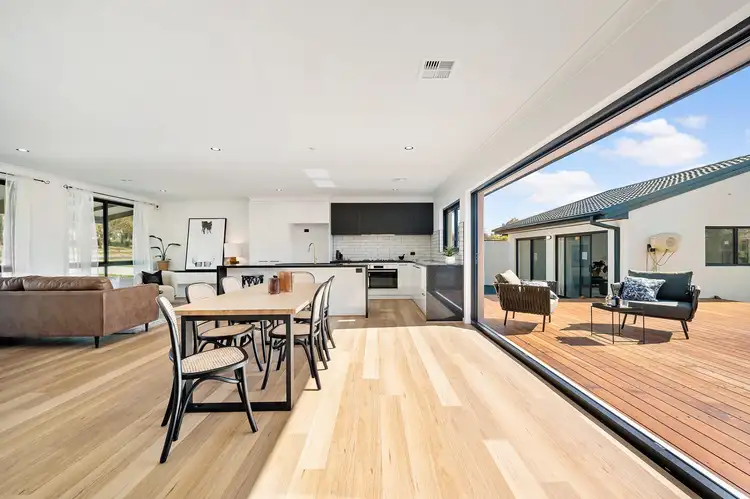 141 Streeton Drive