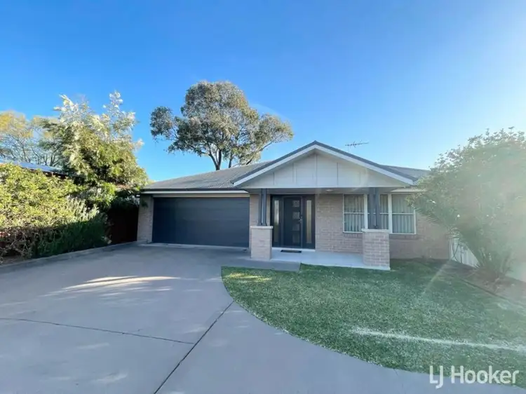 Villa 2/9 Skellatar Street