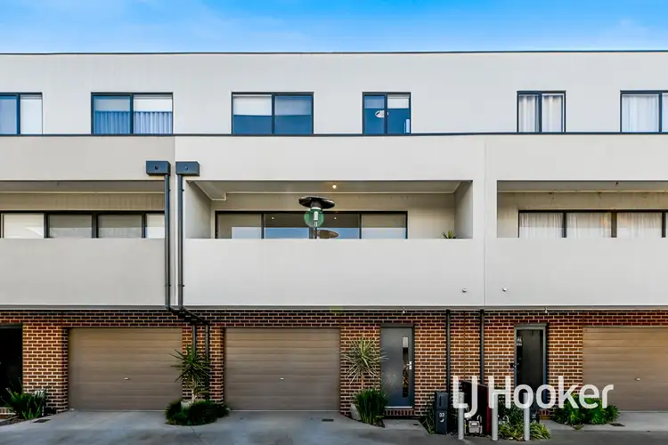 Main view of Homely townhouse listing, 33 Rubus Way, Pakenham VIC 3810