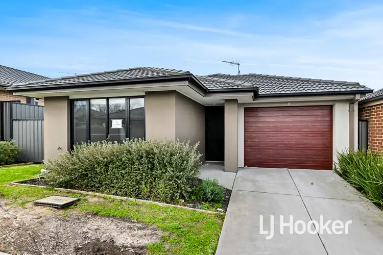 6 Macleod Circuit, Pakenham VIC 3810