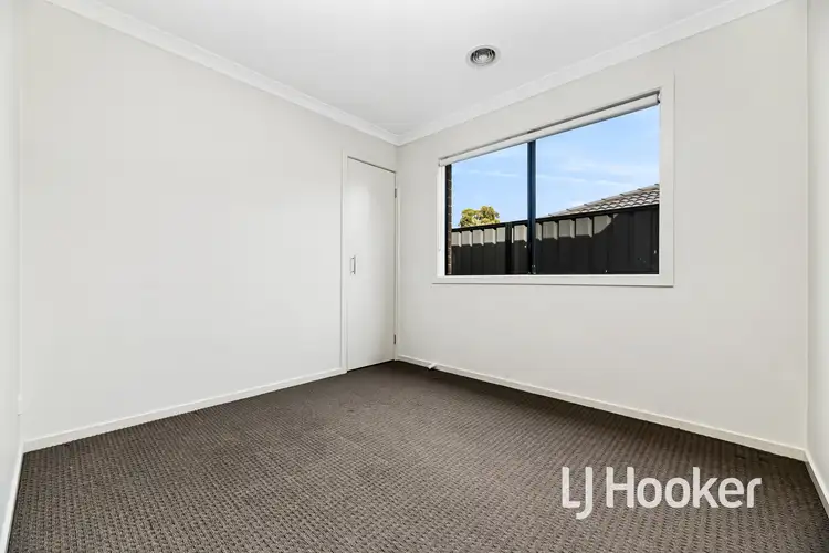 Fifth view of Homely house listing, 6 Macleod Circuit, Pakenham VIC 3810