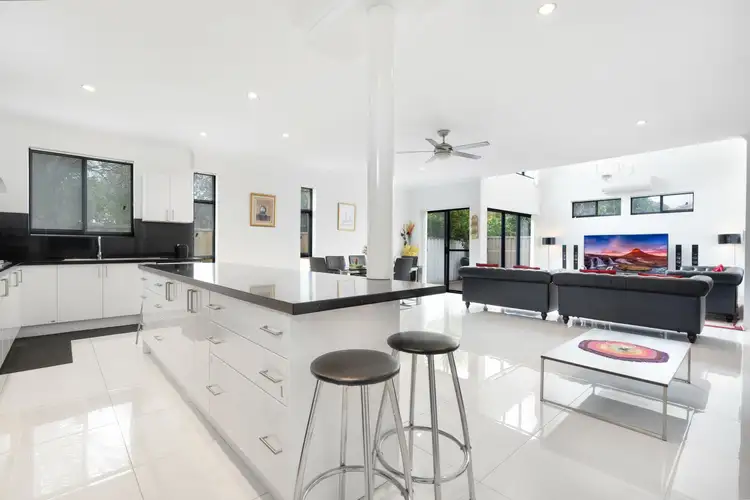 6 Hadlow Place, Thornlie WA 6108