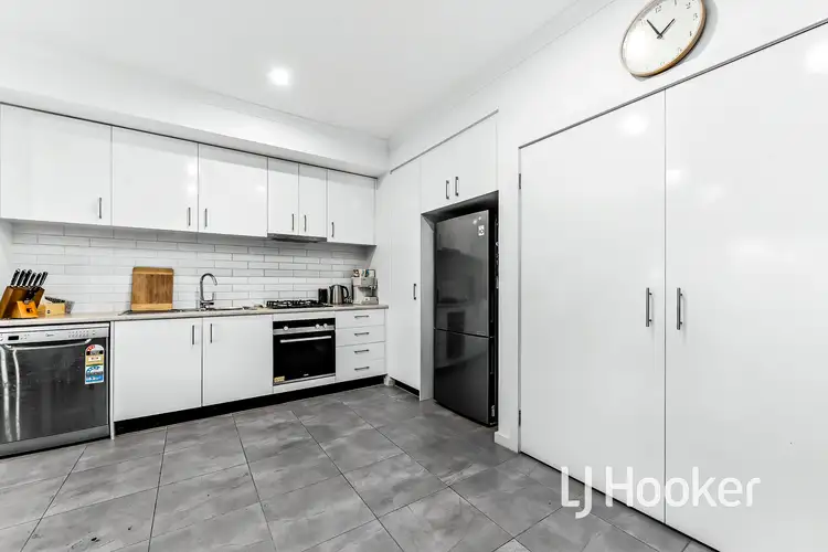 Fifth view of Homely house listing, 2 Patena Walk, Pakenham VIC 3810