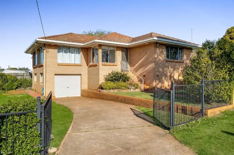 8 Leichhardt Street, Centenary Heights QLD 4350
