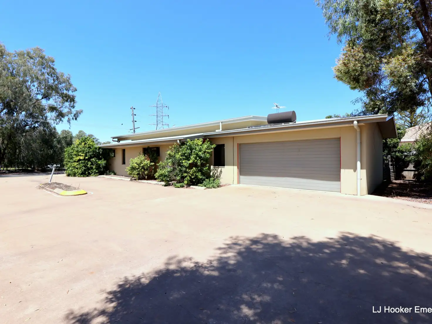 Main view of Homely unit listing, Unit 2/20 Riverview Street, Emerald QLD 4720