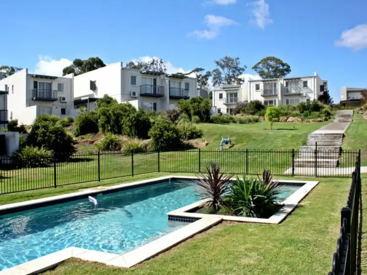 Villa 14/15 Lofberg Court