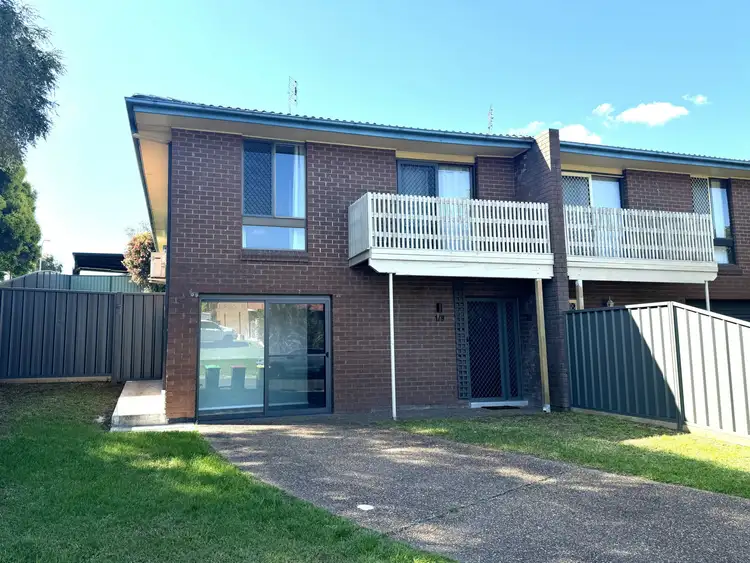 1/8 Button Close, Singleton NSW 2330