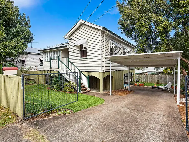 30 Fenton Street, Fairfield QLD 4103