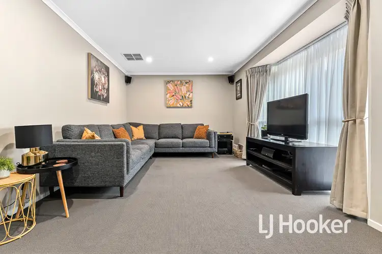 Fourth view of Homely house listing, 8 Damien Court, Pakenham VIC 3810