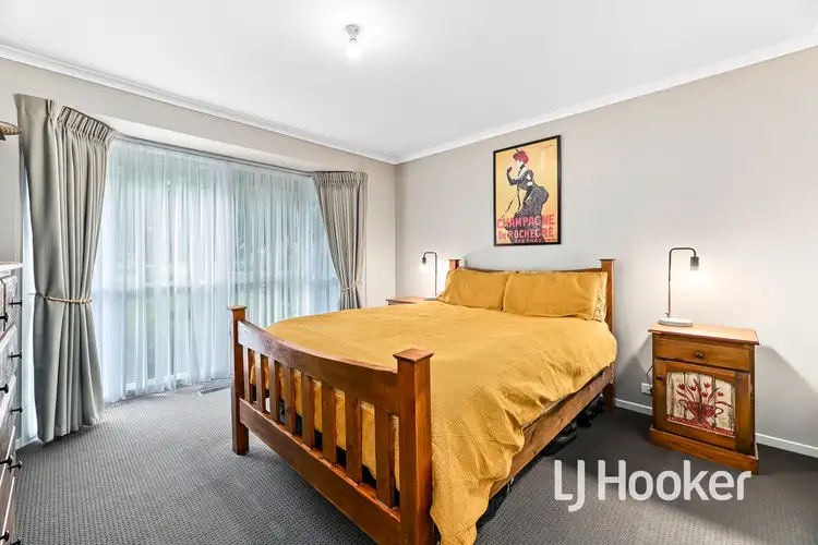 Fifth view of Homely house listing, 8 Damien Court, Pakenham VIC 3810