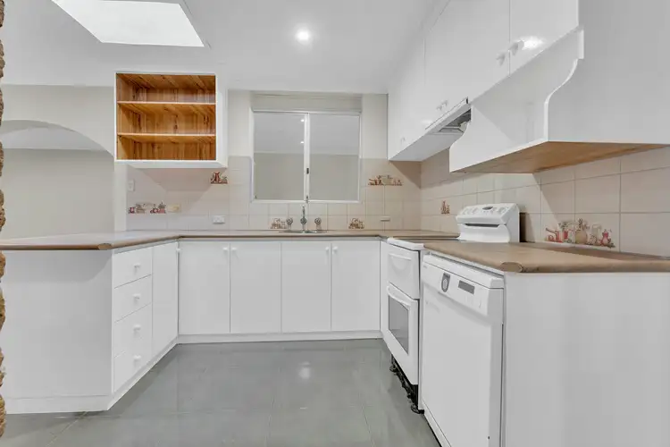 7 Delamere Way, Camillo WA 6111