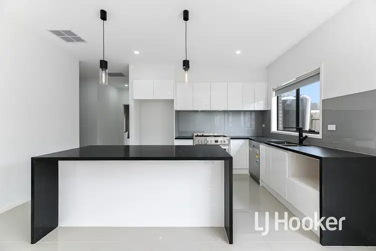 Second view of Homely house listing, 2/25 Broadhurst Road, Pakenham VIC 3810