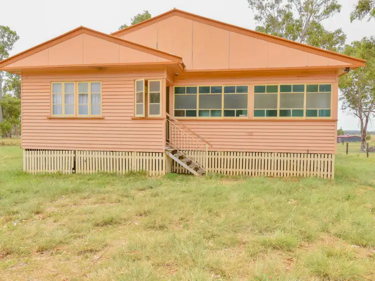 20 White Street, Pratten QLD 4370