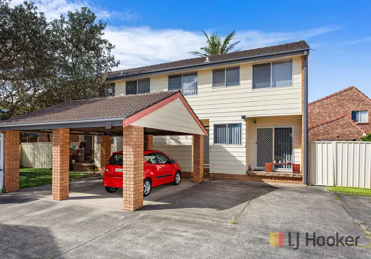Main view of Homely house listing, 4/62-64 Peterborough Avenue, Lake Illawarra NSW 2528