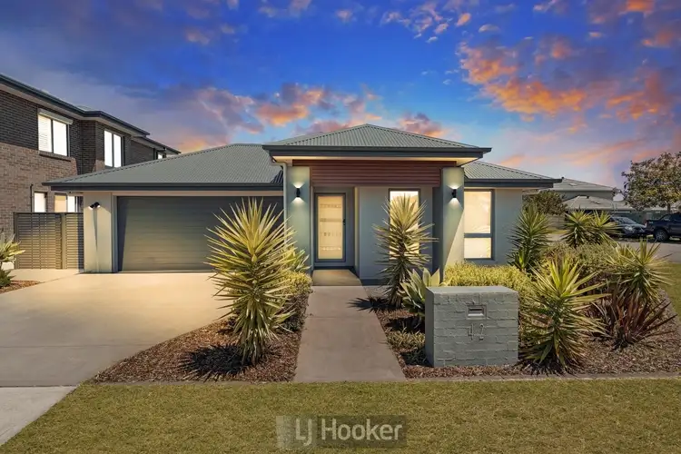 42 Seaside Boulevard, Fern Bay NSW 2295