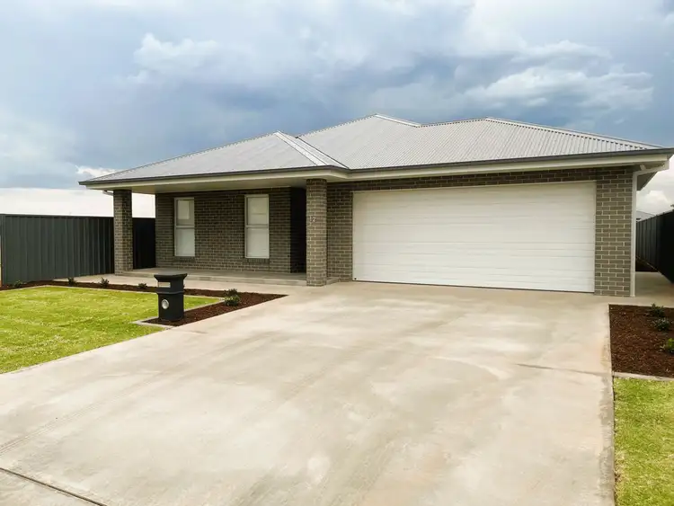 12 Sharam Drive, Griffith NSW 2680