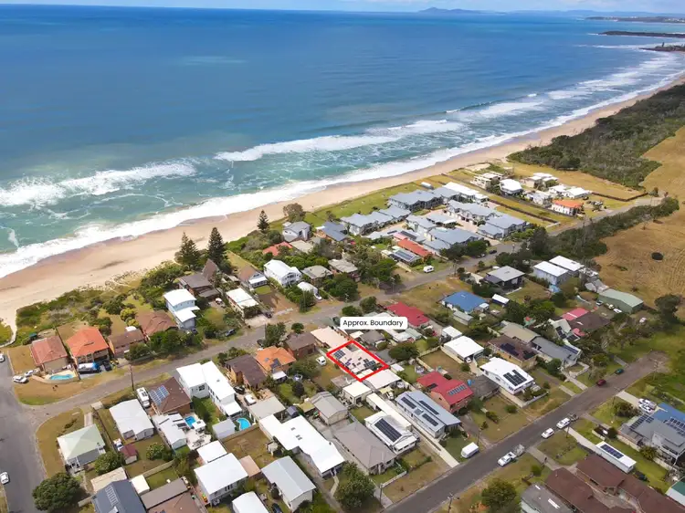 2/15 Lewis Street, Old Bar NSW 2430