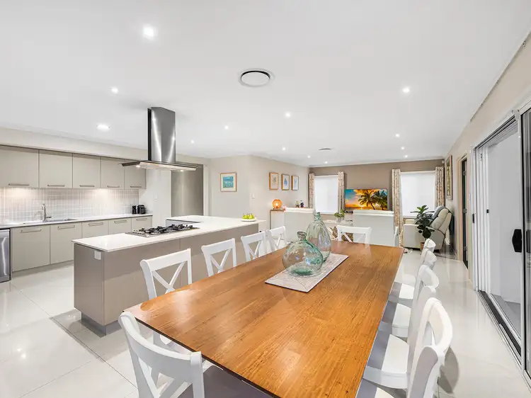 11 Palmer Place, Sinnamon Park QLD 4073