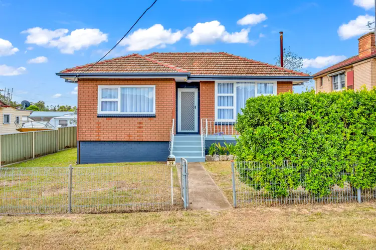 39 Second Avenue, Rutherford NSW 2320