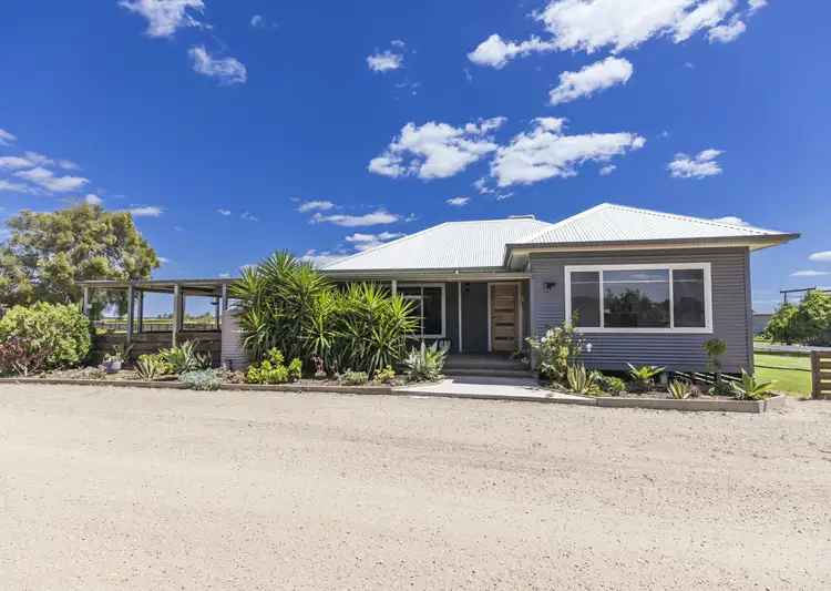 86 Lake Road, Woorinen South VIC 3588