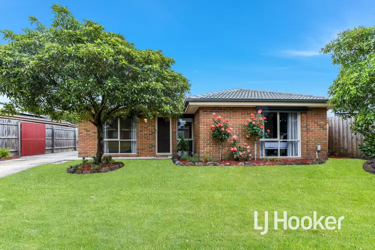 7 Maltravers Crescent, Cranbourne North VIC 3977
