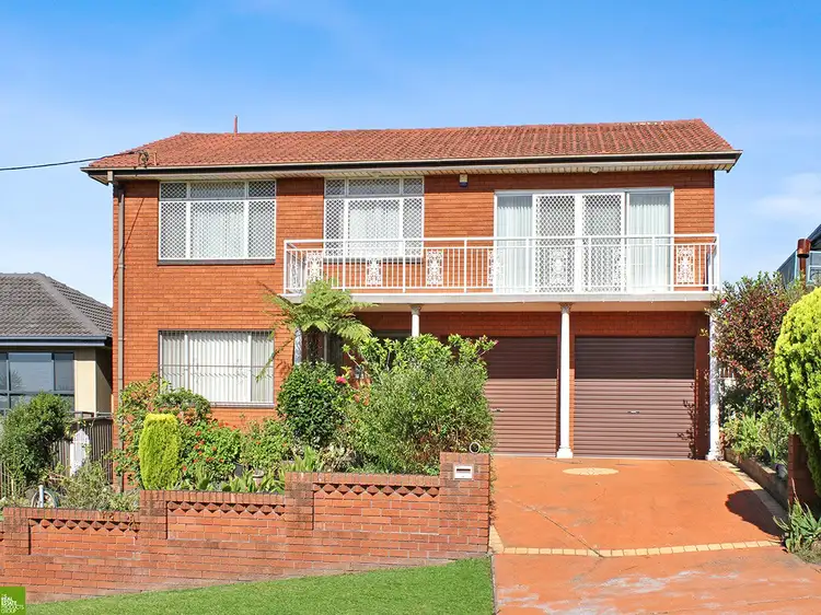 30 Karrabah Crescent, Lake Heights NSW 2502