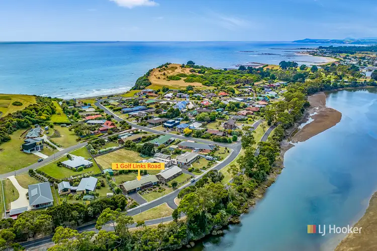 1 Golf Links Road, Wynyard TAS 7325