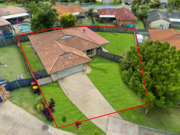 32 Smout Court, Sandstone Point QLD 4511