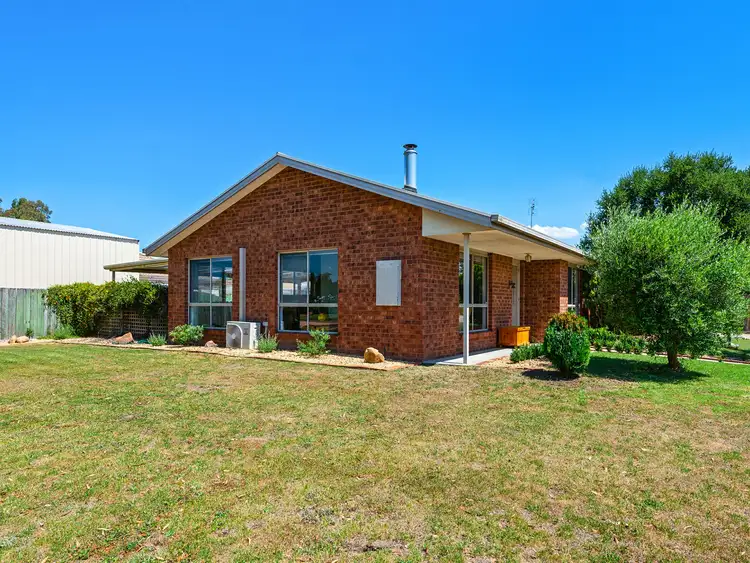 2 Tairua Place, Eastwood VIC 3875