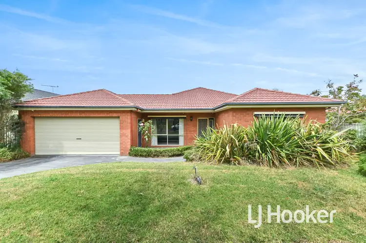 12 St Leonard Way, Pakenham VIC 3810