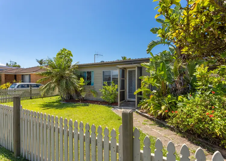 15 Tirriki Street, Old Bar NSW 2430