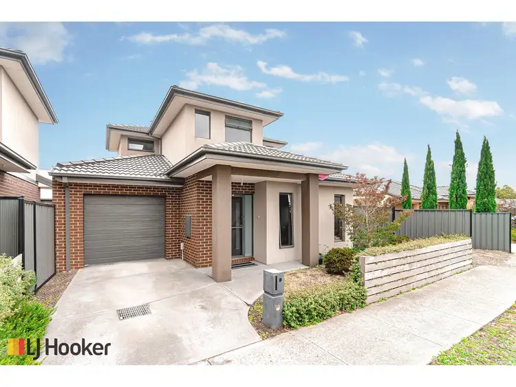 Second view of Homely house listing, 8 Fame Way, Craigieburn VIC 3064