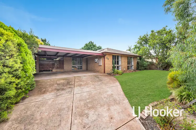 9 Carey Street, Cranbourne North VIC 3977