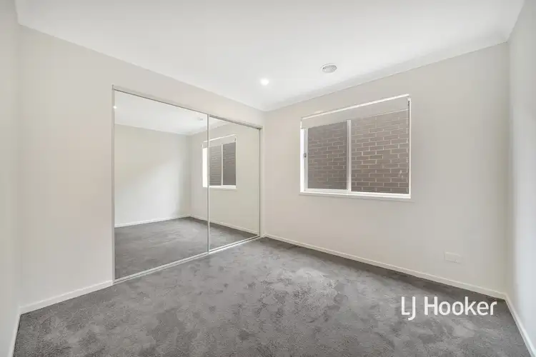 Fifth view of Homely house listing, 3 Hargood Place, Cranbourne East VIC 3977