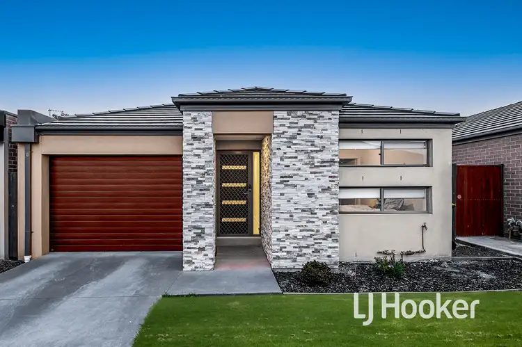 8 Etonian Street, Officer VIC 3809