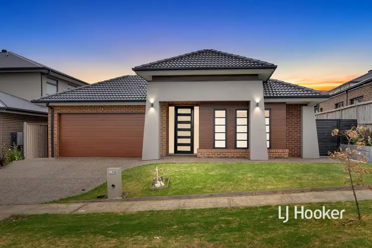 102 Grandvue Boulevard, Pakenham VIC 3810