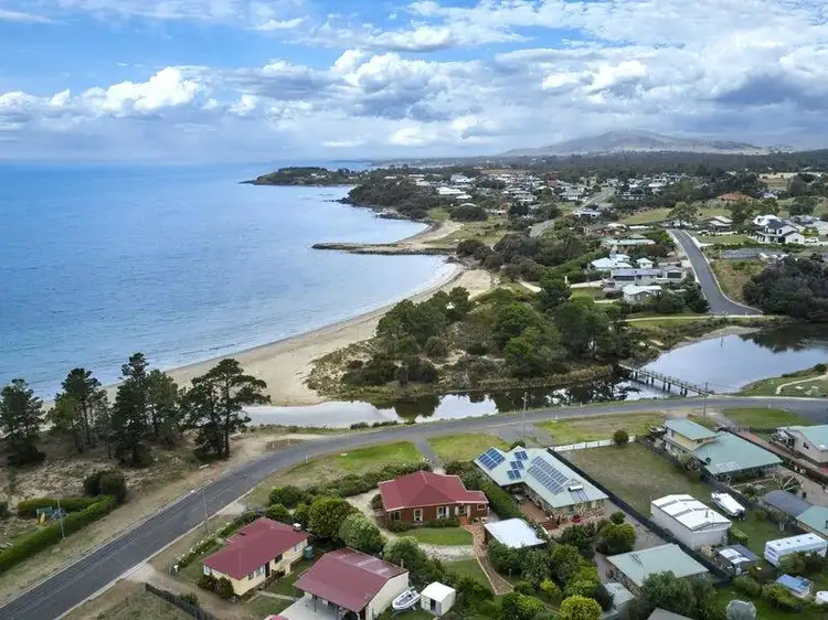 19 Esplanade, Swansea TAS 7190