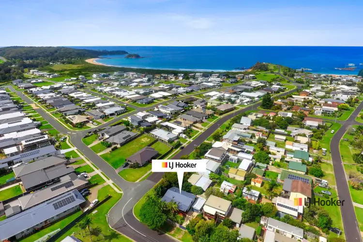 Second view of Homely house listing, 17 Yarralumla Crescent, Tomakin NSW 2537