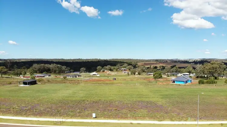 32 Gran Paradiso Way, Meringandan West QLD 4352